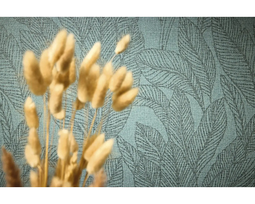 Detail vzorované tapety s motivem listů