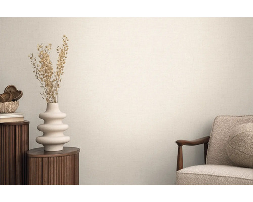 Obývací pokoj s vázou a křeslem