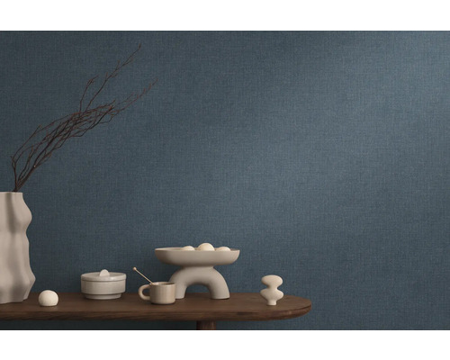 Dekorativní tapeta s textilním vzorem v obývacím pokoji