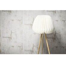 Stojací lampa se stínidlem a dřevěnýma nohama