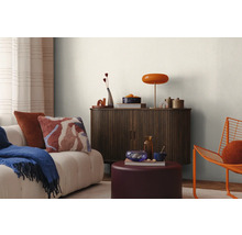 Návrh interiéru s pohovkou, skříňkou a dekorativními doplňky pro stylové bydlení.