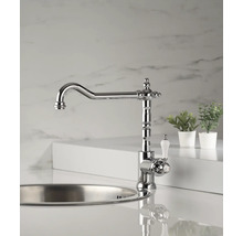 Kuchyňská baterie s vysokým výtokem na kuchyňském dřezu