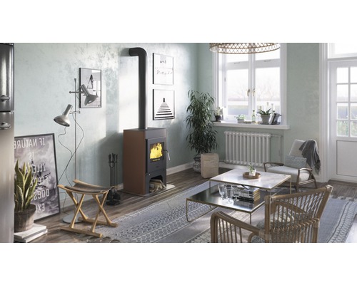 Obývací pokoj s kamny, křesly a dekoracemi pro útulnou atmosféru