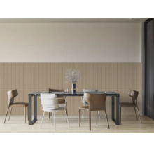 Jídelna s jídelním stolem, židlemi a nástěnnými panely pro stylovou atmosféru.