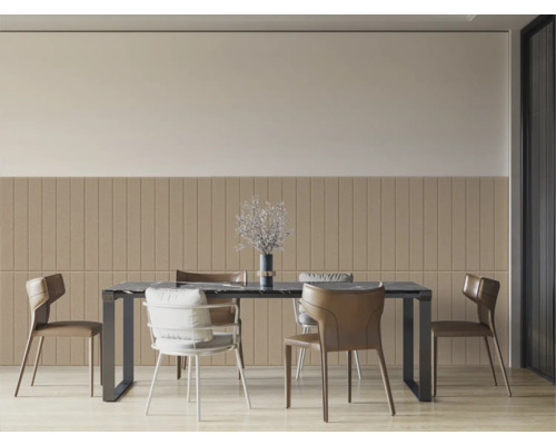 Jídelna s jídelním stolem, židlemi a nástěnnými panely pro stylovou atmosféru.