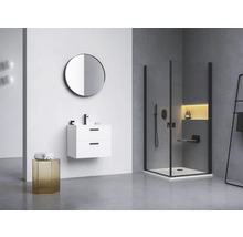 Moderní koupelna se sprchou, skříňkou pod umyvadlo a zrcadlem