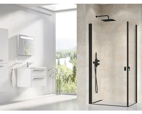 Moderní koupelna se sprchovým koutem, umyvadlem a zrcadlem