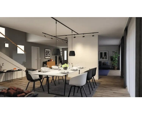 Jídelna s jídelním stolem, židlemi a moderním osvětlením