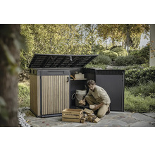 Zahradní scéna s úložným boxem na zahradní nářadí a dřevo