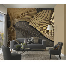 Obývací pokoj s šedou pohovkou, křeslem, stolem a fototapetou s abstraktním vzorem