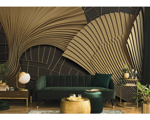 Příklad vybavení s dekorativní nástěnnou malbou, pohovkou, stolem a lampou pro stylové bydlení.