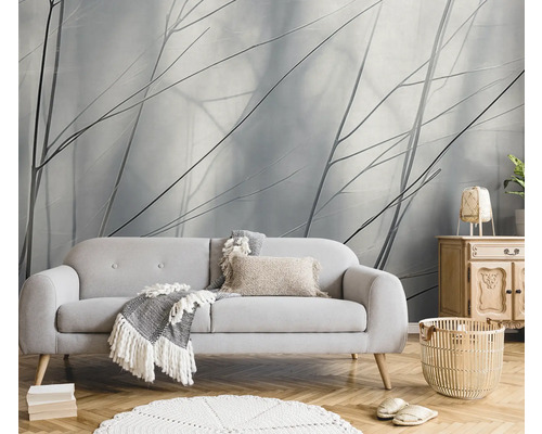 Obývací pokoj s pohovkou, odkládacím stolkem a dekorativní tapetou pro útulnou atmosféru.