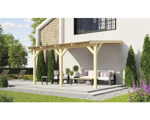 Dřevěná pergola se sedací soupravou v zahradě