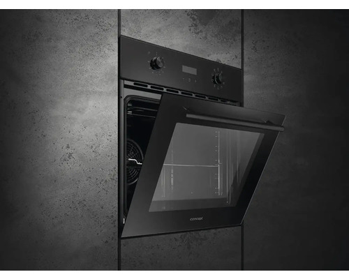 Černá vestavná trouba s otevřenými dvířky.