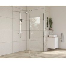 Sprchový kout se sprchovým systémem ve světlé koupelně