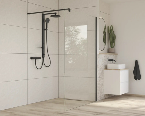 Moderní koupelna s bezbariérovým sprchovým koutem, černou sprchovou armaturou a umyvadlem