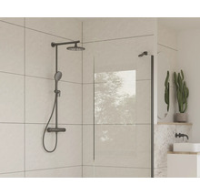 Sprchový kout se sprchovou armaturou, sprchovou hlavicí a skleněnou stěnou