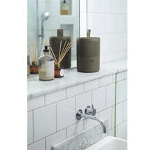 Koupelnová police s vonným difuzérem a dekorativním mýdlem