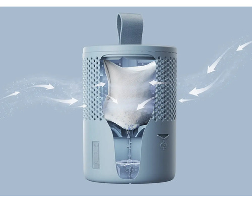 Odvlhčovač vzduchu sáčkem absorbujícím vlhkost a kapkami vody shromažďovanými v nádobě