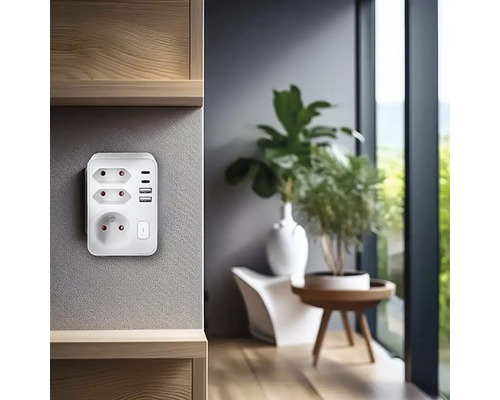 Nástěnná zásuvka s USB porty v obývacím pokoji