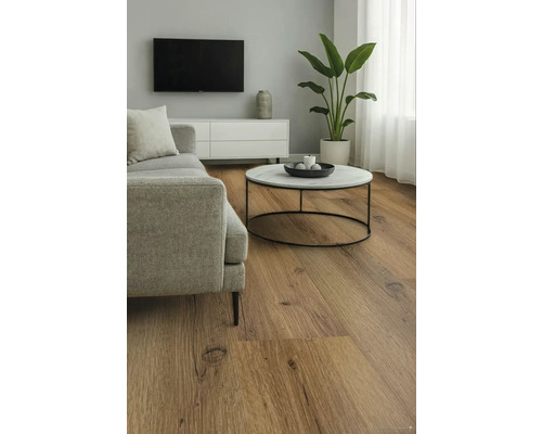 Obývací pokoj s pohovkou, konferenčním stolkem a dřevěnou podlahou