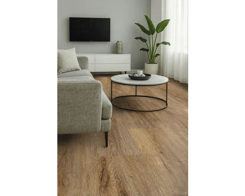 Obývací pokoj s pohovkou, konferenčním stolkem a dřevěnou podlahou