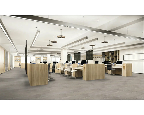 Kancelářský prostor se stoly, kancelářskými židlemi a počítači