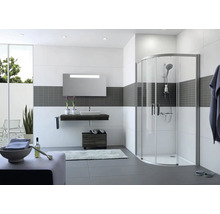 Moderní koupelna se sprchou, umyvadlem a zrcadlem