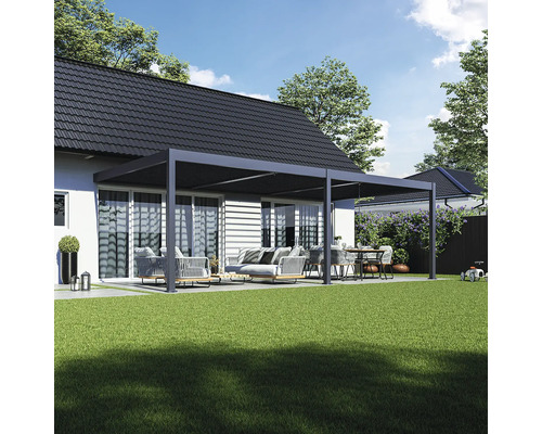 Terasa s pergolou a zahradním nábytkem na trávníku před domem