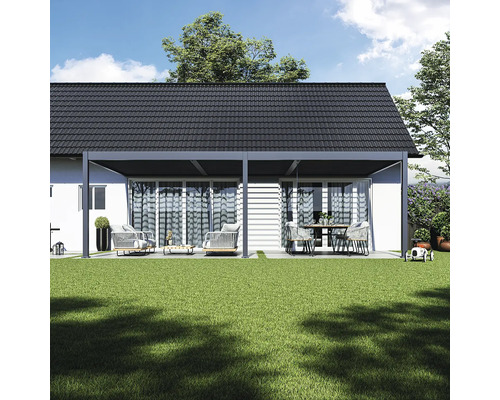 Terasa s pergolou, zahradním nábytkem a trávníkem.