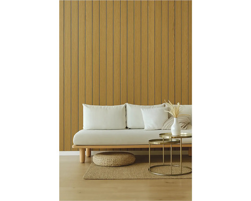 Obývací pokoj s nástěnnými panely, pohovkou, stolem a kobercem