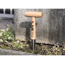 Sázecí kolík z dřeva a kovu