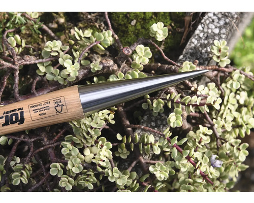 Zemní vrták z oceli a dřeva s pečetí FSC