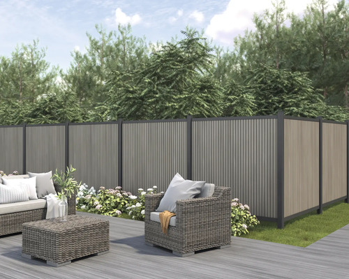 Terasa s posezením a zástěnou pro soukromí