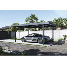 Moderní carport s autem na pozemku.