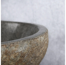 Detail kamenného umyvadla