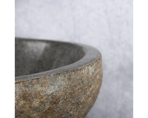 Detail kamenného umyvadla