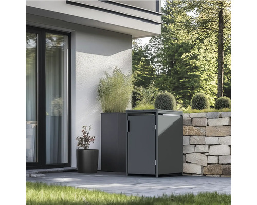 Kontejner na popelnice na terase s rostlinami