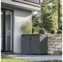 Dvojitá kovová skříň na nářadí na terase