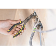 Jehlové kleště Stanley Fatmax používané na stěně