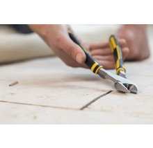 Kleště na dlaždice při úpravě dlaždice