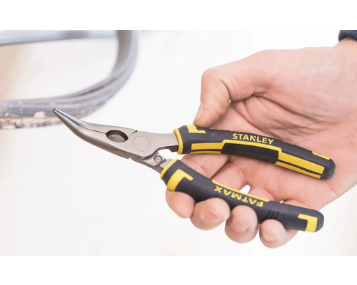 Jehlové kleště zahnuté Stanley Fatmax v akci