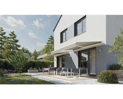 Fasáda domu s terasovým přístřeškem, zahradním nábytkem a venkovním prostorem