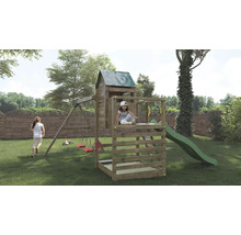 Dětské hřiště na zahradě s houpačkou, skluzavkou a pískovištěm