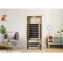 Vnitřní sauna s dřevěným obkladem v prosvětlené místnosti