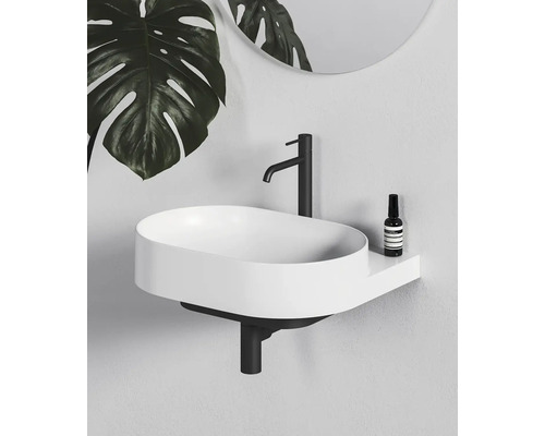 Moderní koupelnové umyvadlo s černou armaturou a rostlinami