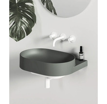 Moderní umyvadlo s baterií a zrcadlem