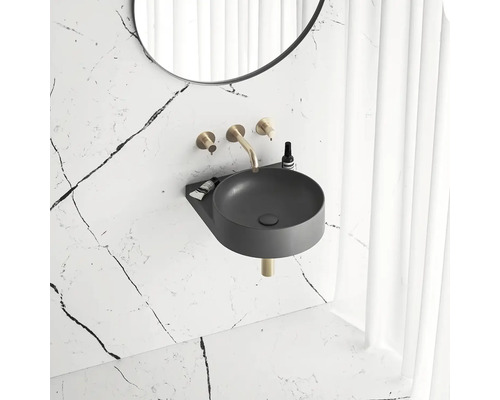 Koupelnové umyvadlo s baterií a zrcadlem