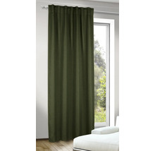 Záclona v okně se záclonovou tyčí