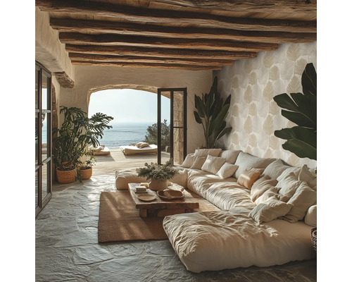 Obývací pokoj s velkou pohovkou, dřevěným trámovým stropem a výhledem na moře